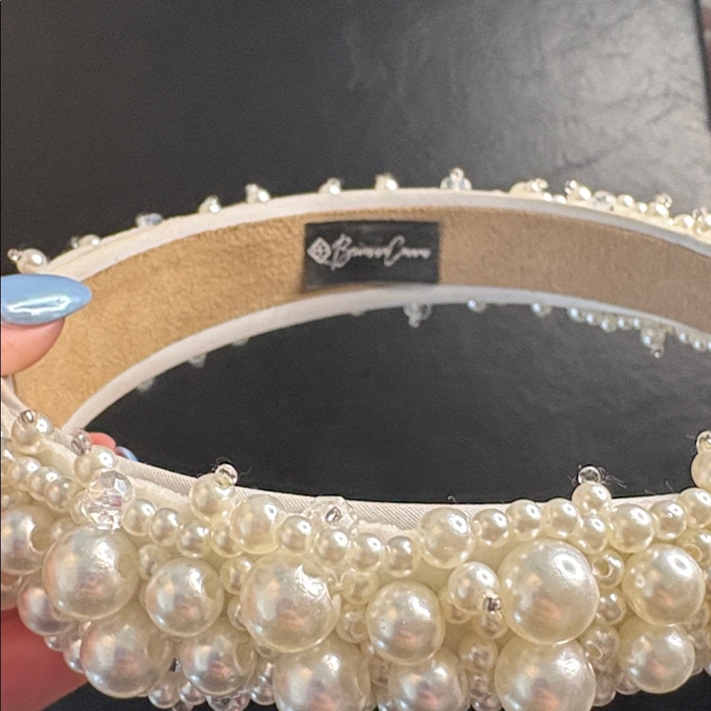 Brianna Cannon Elegant Pearl-Embellished Headband Classic and elegant - Picture 5 of 10